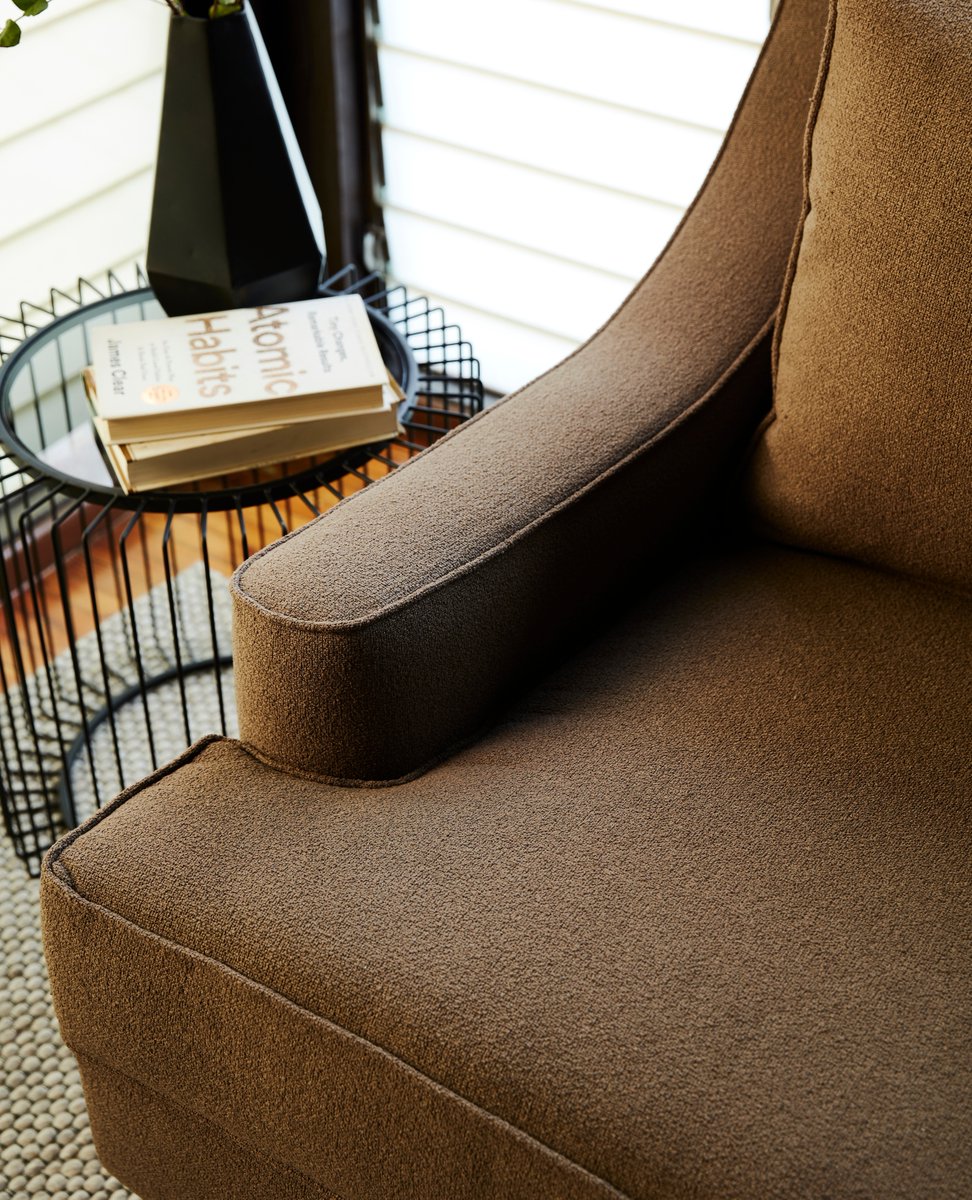 Apt2B's tweet photo. We're featuring our favorite #fallinspired fabrics! First up, we have some classic autumn tones: Rust Velvet, Butterscotch & Cafe โ๏ธ๐โ
โ
Tap the to order FREE fabric swatches & make your selections to lock in sale prices during The #Autumn #Sale!
๐๏ธ https://t.co/PmM3bimEA8 https://t.co/t0wuALJnPc