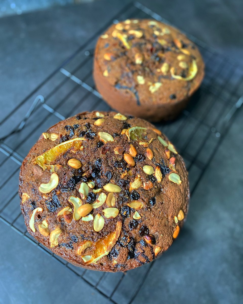_Vanilladaddy's tweet photo. Fruit cake is always a vibe✅
Uhmm..,premium enjoyment😁
I smell Christmas🎅😎
#arewatwittercommunity #kanotwittercommunity #bigmanscake https://t.co/DsZBN1GTd7