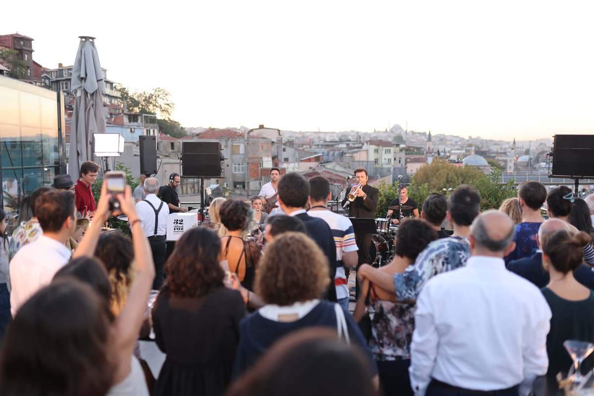 CoBACWorkspace's tweet photo. We left behind a beautiful day, but the music will always remain in our memories. 🤩🎶 We would like to thank @SercanDebelec and our guests who took the stage at CoBAC at the 32nd Akbank Jazz Festival. 😊 https://t.co/PbLNNyRPmS