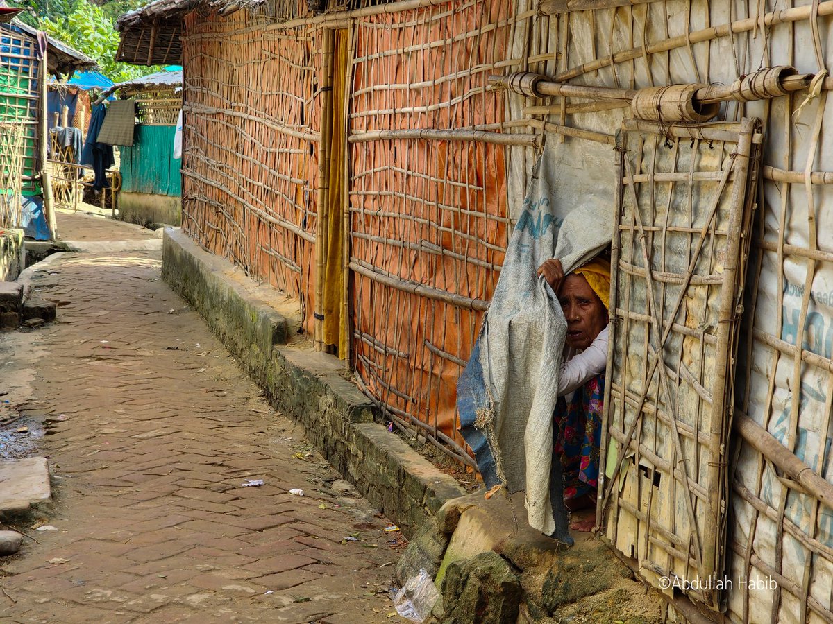 Abdulla_AH7's tweet photo. 1/3

''Life inside the Tarpualin shelter''

It's been more than 5 yrs we are suviving in a tarpualin covered shelter. Beyond it is tarpualin shelter,the area of the shelter is also very narrow as our head touch one wall while foot touch other wall somehow we are surviving hardly. https://t.co/A7gPKFOI43