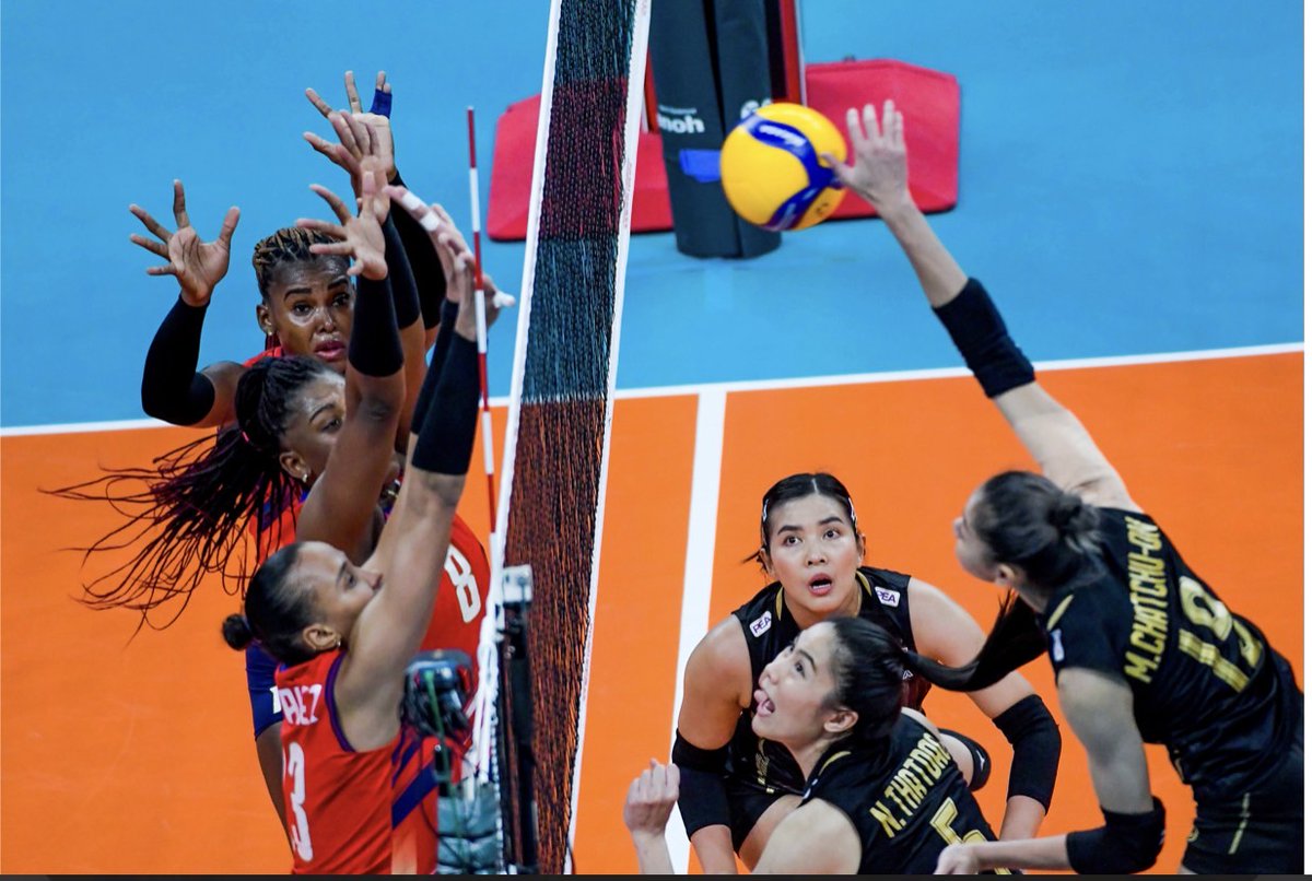 TNAMCOT's tweet photo. วอลเลย์บอลสาวทีมชาติไทยโชว์ฟอร์มเยี่ยม ตบเอาชนะโดมินิกัน 3-2 เซต ศึกวอลเลย์บอลหญิงชิงแชมป์โลก https://t.co/i1ProAN8nW