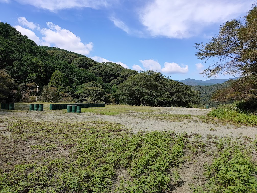 he_n_na_camp's tweet photo. 日本一空いているへんな村キャンプ場。

毎日１グループ4名様までご招待プレゼント！(貸切日等は除く)
浮いたキャンプ場代は松崎町で���土産を買ったりお食事したりしてね。

締切は12/31(土)まで

応募方法
①@he_n_na_campをフォロー
②この投稿をいいね&amp;RT
※当選者にはDMで連絡致します。
#へんな村 https://t.co/Td9OgBMUgq
