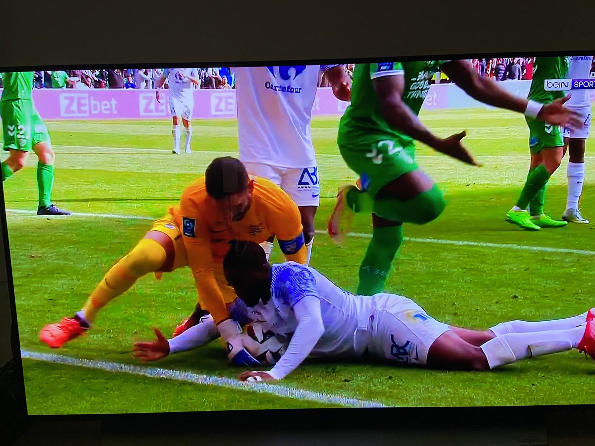 Et l’a y’a pas peno ? #ASSEGF38 

(On parlera pas de la faute sur Monconduit sur le corner qui amène le but grenoblois juste après…)