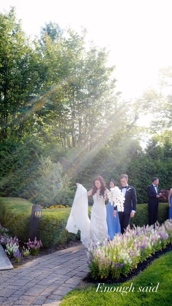 I could fall in love all over again. 
Planning and design @5thavenueweddings 
Venue @thelakehouseinn_pa 
Photo @alisonconklin 
Video @sweetstartweddings 
Hair & Makeup @michikoboorbergweddings 
Jewerly @verstolo 
Dress @weddingatelier_nyc 
#weddingplanner #destinationwedding…