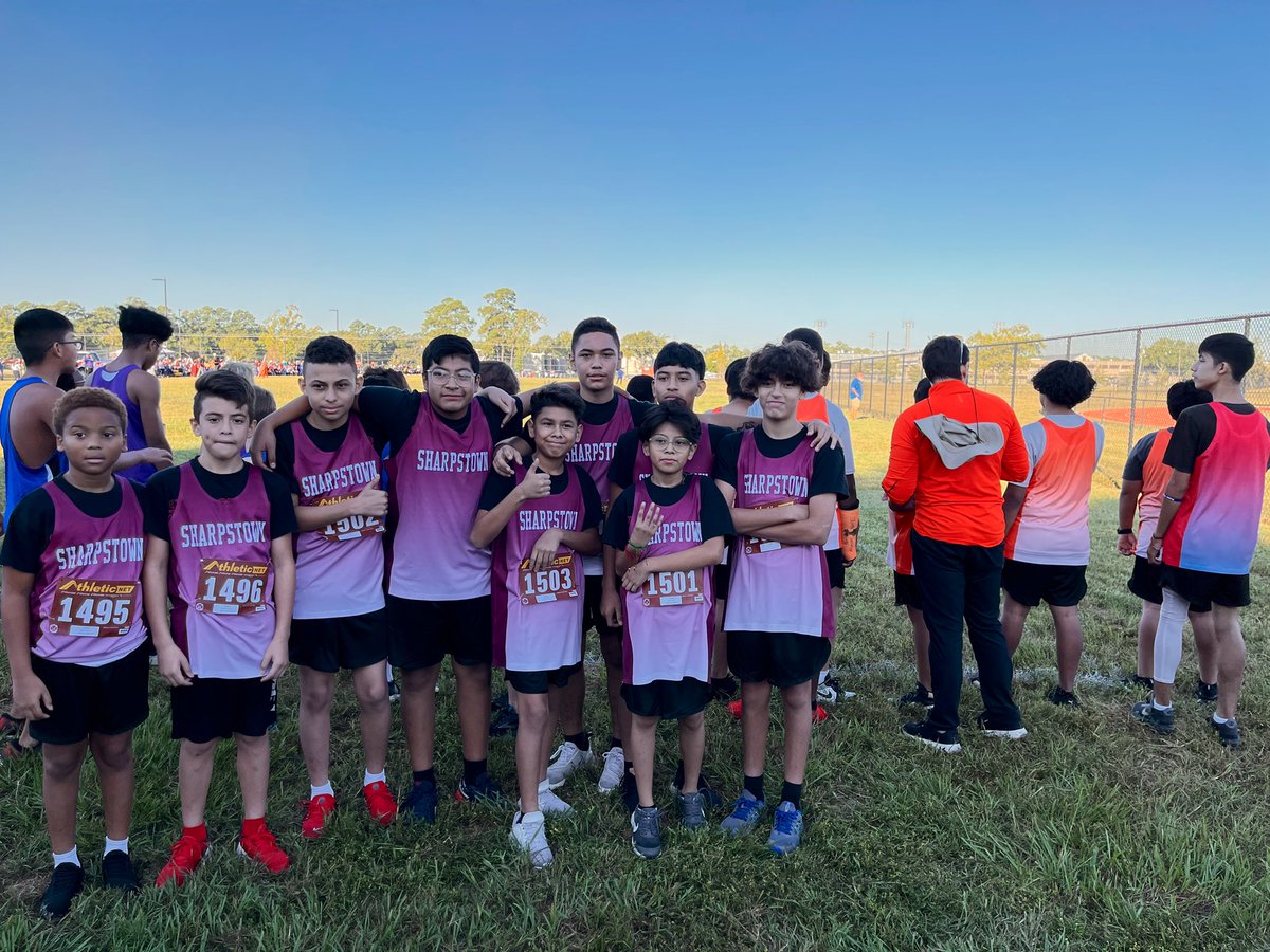 SIS_HISD's tweet photo. Letβs go Spartans!! ππ»ββοΈππ»ββοΈ #MSCrossCountry https://t.co/HTqa50K5Ju