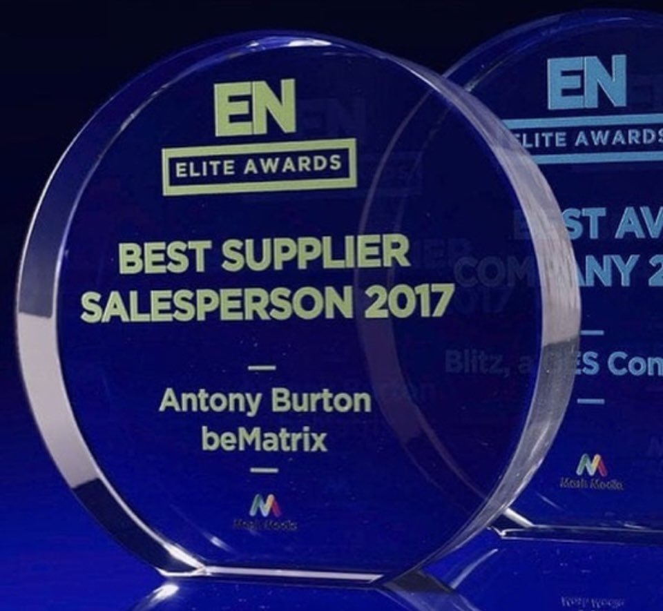 trophy_somerset's tweet photo. We supply bespoke glass awards for sporting and business awards #GLASS #presentation2022 https://t.co/2UA09GqBJK