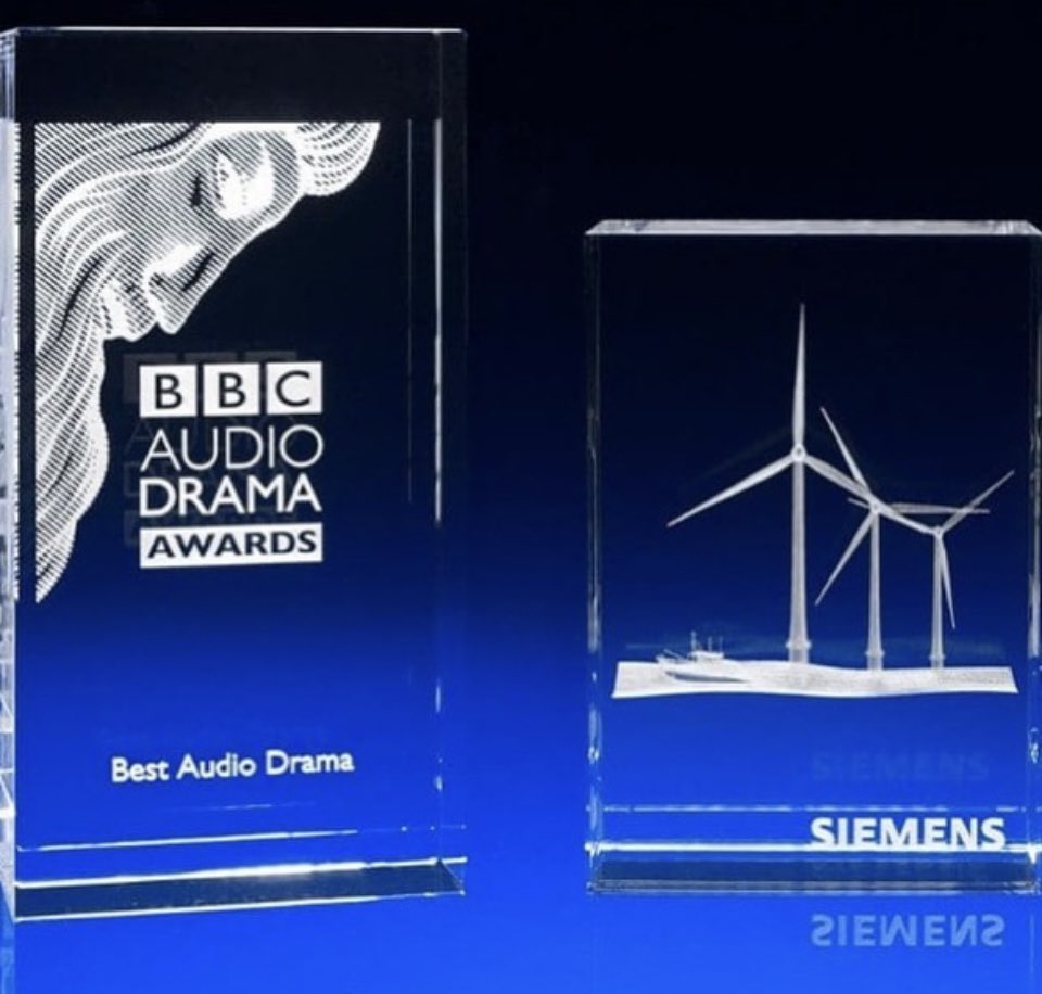 trophy_somerset's tweet photo. We supply bespoke glass awards for sporting and business awards #GLASS #presentation2022 https://t.co/2UA09GqBJK