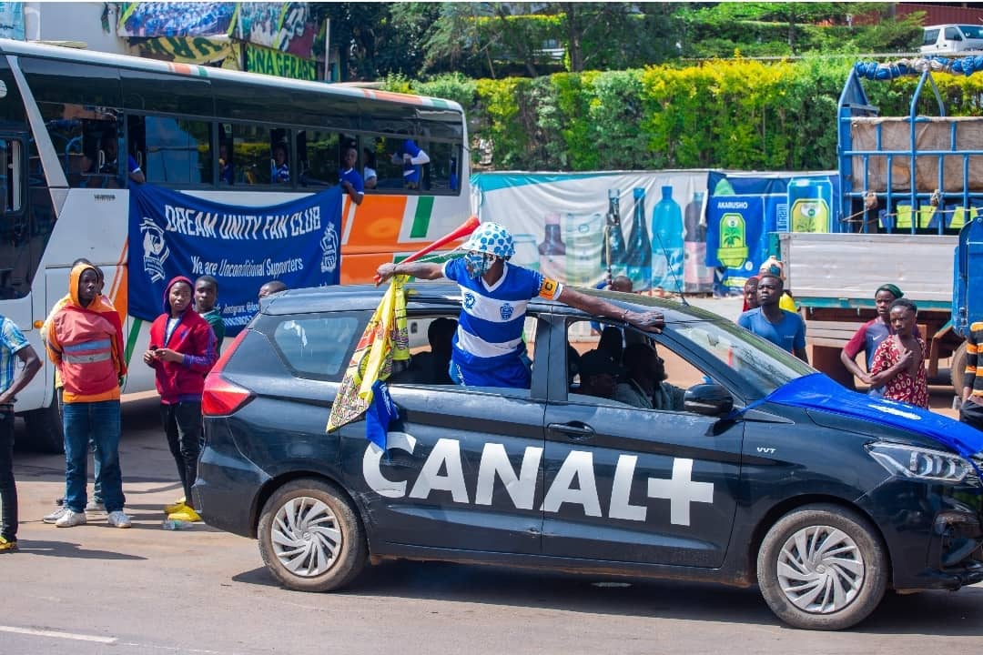 rayon_sports's tweet photo. A huge THANK YOU to our Partner @CanalPlusRwanda for an entertaining roadshow (Kigali - Rubavu ) 👊👊👊
#MARRAY 1-3. 78'
THANK YOU!
#Gikundiro | #OneTeamOneDrea https://t.co/TGgzan5lOl