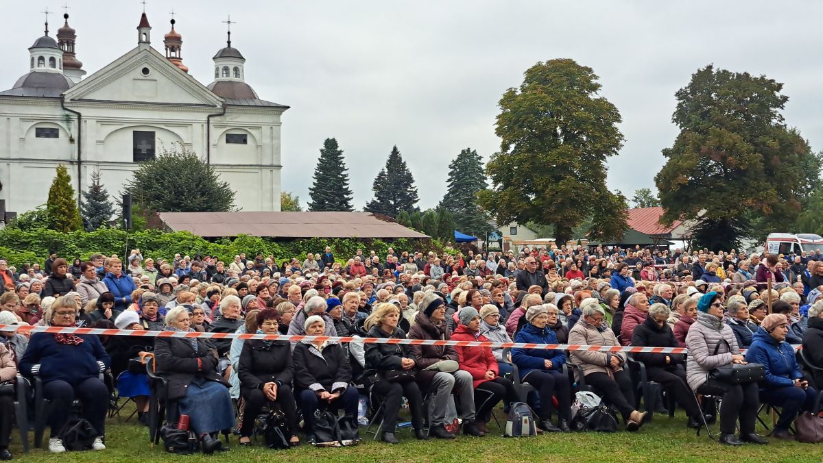 Koła Żywego Różańca z Diecezji Radomskiej spotkały się dzisiaj na dorocznej pielgrzymce do sanktuarium NMP Królowej Różańca Świętego w Wysokim Kole.

radioplus.com.pl/diecezja/66060…