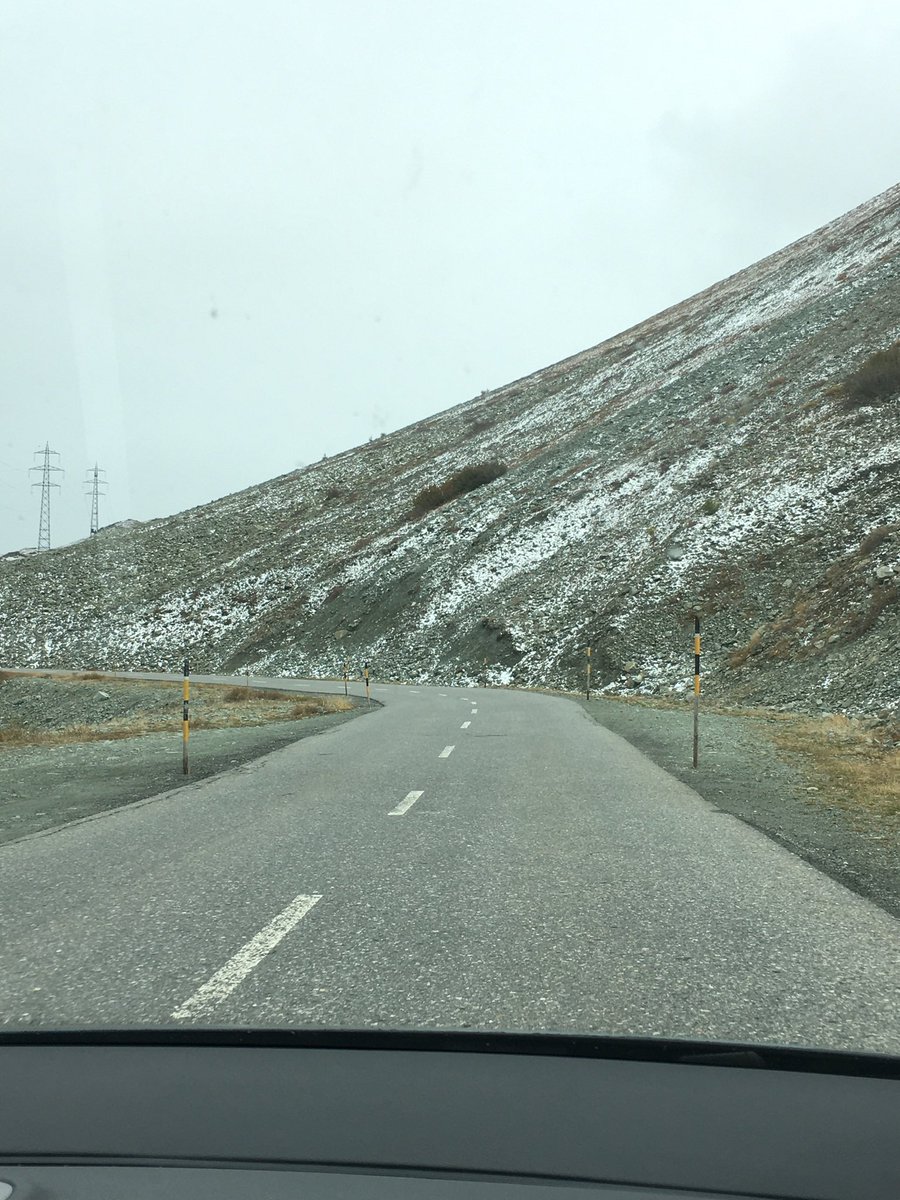 Nischuschi's tweet photo. Winter is coming. #Albulapass https://t.co/ASkTcJztlw