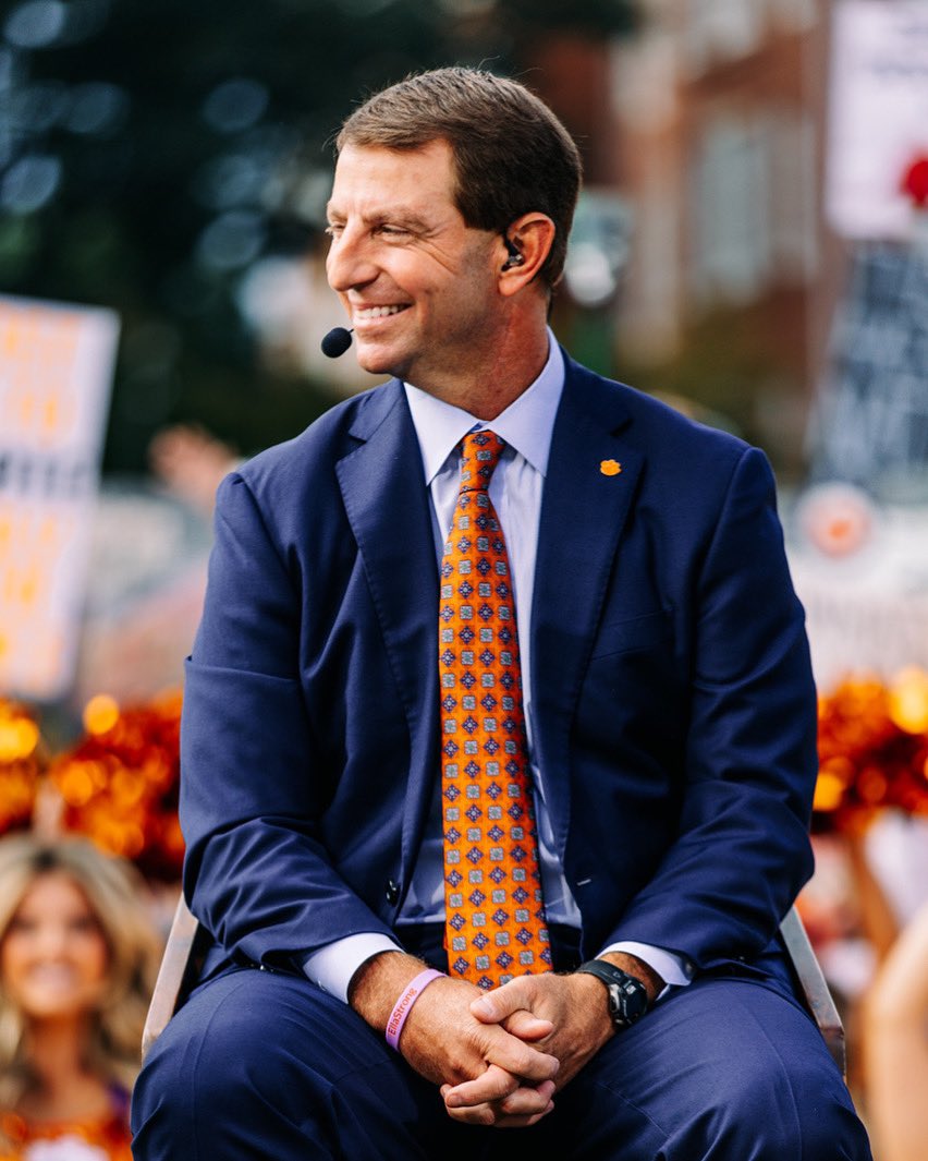 ClemsonFB's tweet photo. Our coach 🧡🏈 https://t.co/OXxcAWNcSP