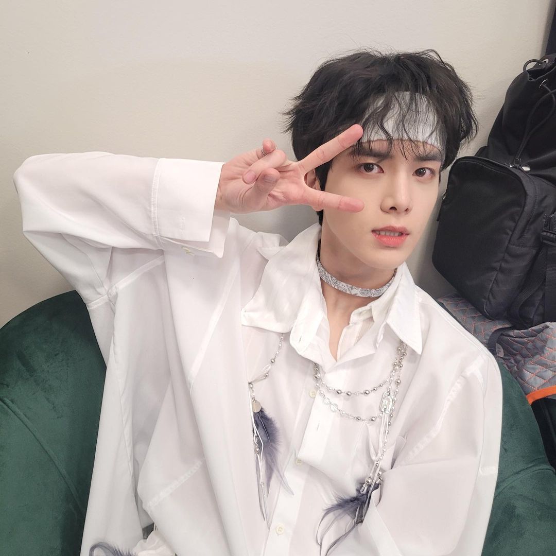 Youbghoon's tweet photo. YES. I got my hair curled a little, if you didn't notice it! Why? Well... you all know how I adore Jaehyunie's curly hair, so I wanted to try having it too. :D Anyways, may you all rest well tonight, The B! 🤍 https://t.co/AZF2zgi5Z4