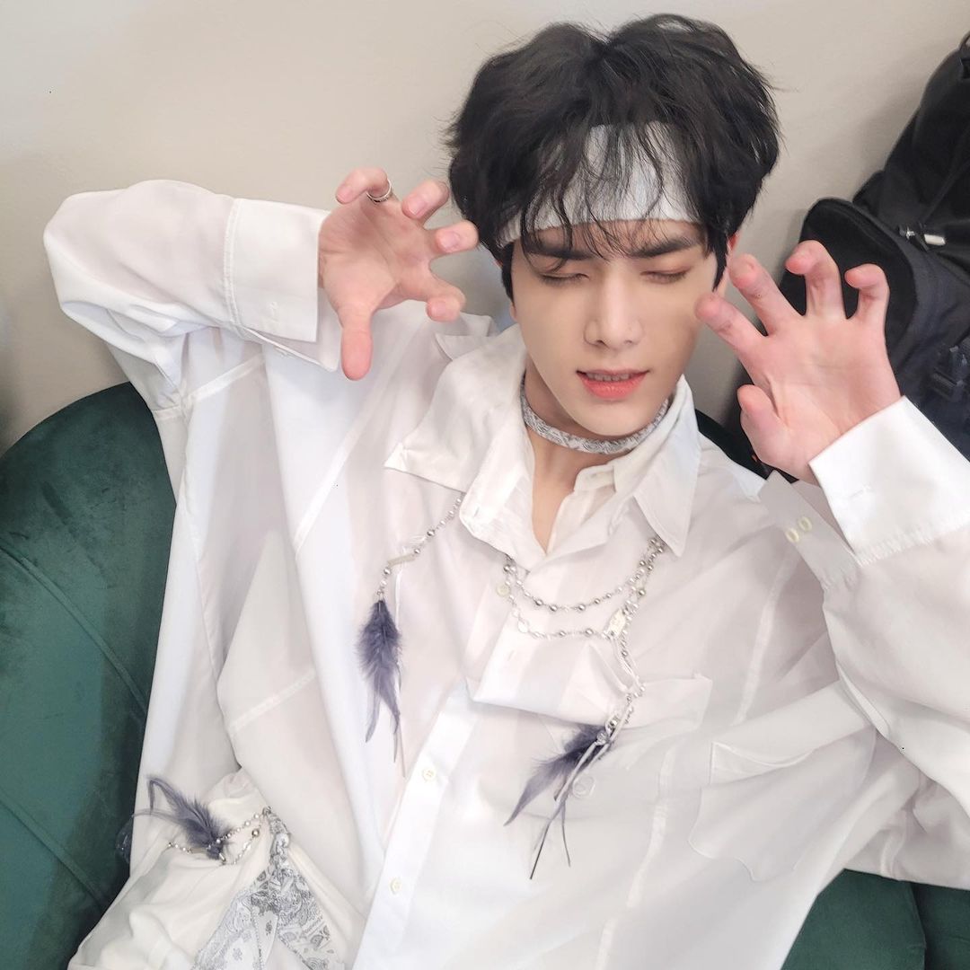 Youbghoon's tweet photo. YES. I got my hair curled a little, if you didn't notice it! Why? Well... you all know how I adore Jaehyunie's curly hair, so I wanted to try having it too. :D Anyways, may you all rest well tonight, The B! 🤍 https://t.co/AZF2zgi5Z4