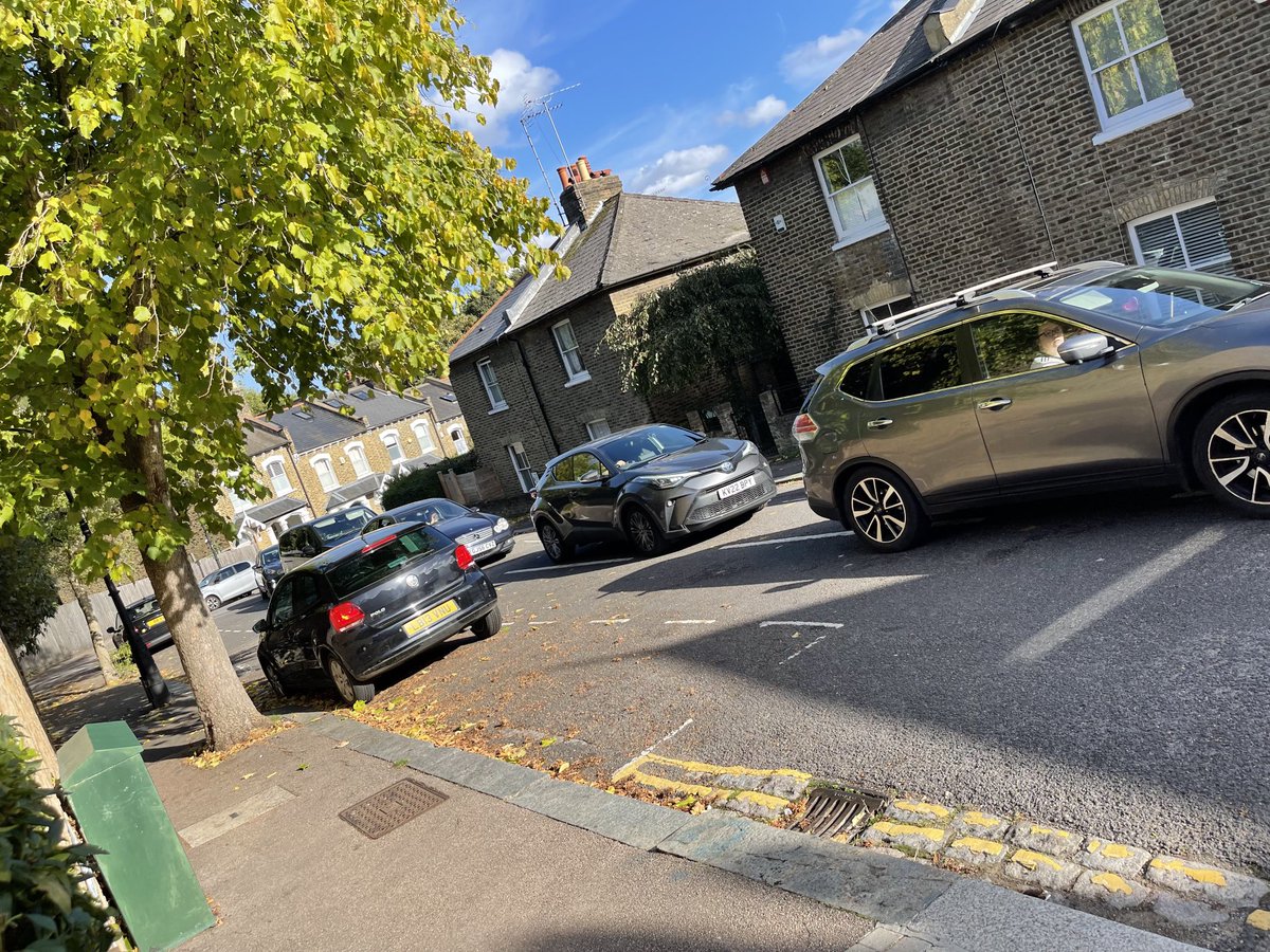 ⁦<a href="/mikehakata/">Mike Hakata</a>⁩ ⁦<a href="/haringeycouncil/">Haringey Council</a>⁩ Backed up polluting traffic on Orchard and Holmesdale in N6 on Saturday afternoon and most of this week. When will we see some action? ⁦<a href="/MumsForLungs/">Mums For Lungs</a>⁩ <a href="/ScottEmery92/">Cllr Scott Emery</a>⁩ ⁦<a href="/CleanAirLondon/">Clean Air in London</a>⁩