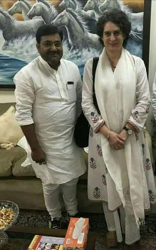 khan_tannam's tweet photo. उत्तर प्रदेश कॉंग्रेस के नवनियुक्त प्रदेश अध्यक्ष जालौन से सांसद रहे श्री @KhabriINC जी एवं प्रांतीय अध्यक्ष श्री @kashikirai श्री @nakuldubeyup जी @YogeshDixitINC जी अनिल यादव जी (इटावा) @VirendraUPCC जी श्री #Nasimuddin ji को बहुत बहुत मुबारकबाद।
@INCUttarPradesh https://t.co/QEbZOTxGfj