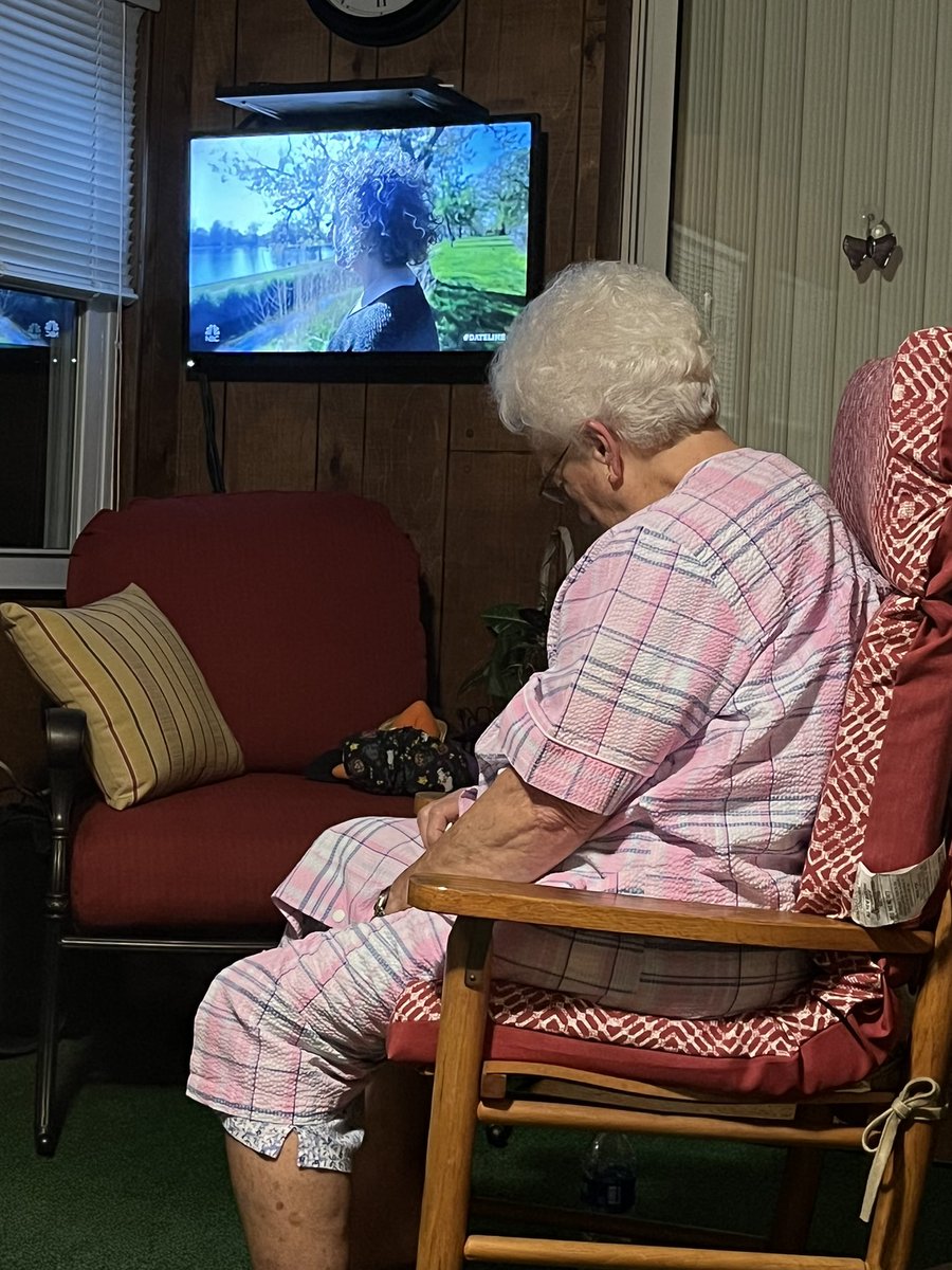 Safari_Jake's tweet photo. Grandma’s house is riveting https://t.co/wbR8DoSFy7