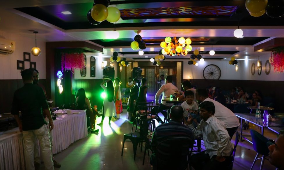 SAURABHBABUGUP3's tweet photo. From the day of attack Hitesh Khatik has illegally acquired all my restaurant items including (furniture, kitchen utensils and other decorative items) and he is running my restaurant. https://t.co/ahymw1BAxY