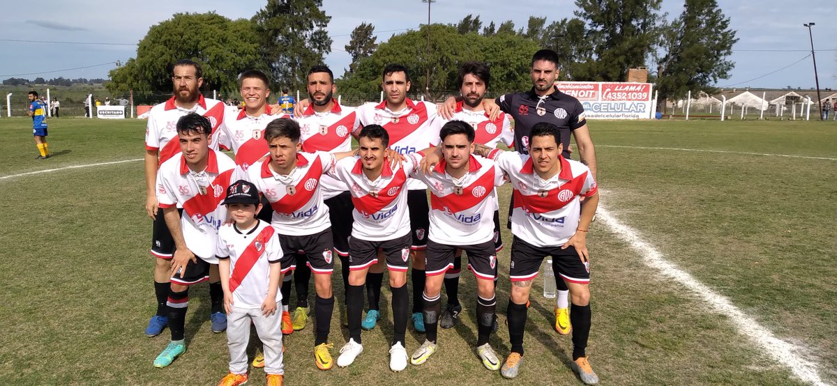 TercerRadio's tweet photo. Tarde de futb⚽️l por @fmflorida89_3 
15y30hs: La previa
16y15hs: @RiverFlorida vs @CNdeF_FLORIDA 
Relata: @SSarla 
Comenta: Eduardo "pato" Fernández 
Junto a todo el equipo de la 📻
Nos escuchas en todo el 🌎
👉https://t.co/ChRx65BDX6
Somos el fútbol!!! https://t.co/ml9MxFxsAL