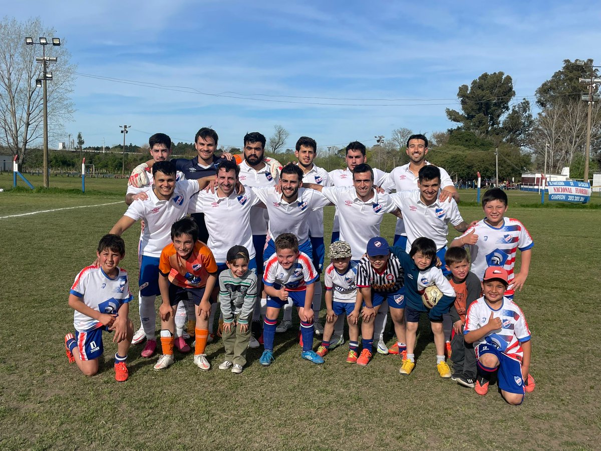TercerRadio's tweet photo. Tarde de futb⚽️l por @fmflorida89_3 
15y30hs: La previa
16y15hs: @RiverFlorida vs @CNdeF_FLORIDA 
Relata: @SSarla 
Comenta: Eduardo "pato" Fernández 
Junto a todo el equipo de la 📻
Nos escuchas en todo el 🌎
👉https://t.co/ChRx65BDX6
Somos el fútbol!!! https://t.co/ml9MxFxsAL