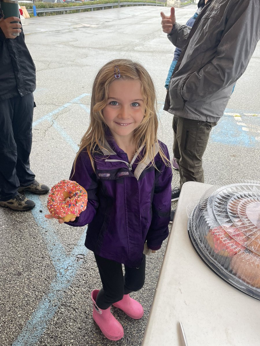 karlbezakmd's tweet photo. So much fun helping out at the #steptrek in the South Side Slopes! Come explore the neighborhood and the stairs and thousands of steps! 🤪 #southsideslopes presented by @UPMC https://t.co/26yZzbQ8oQ