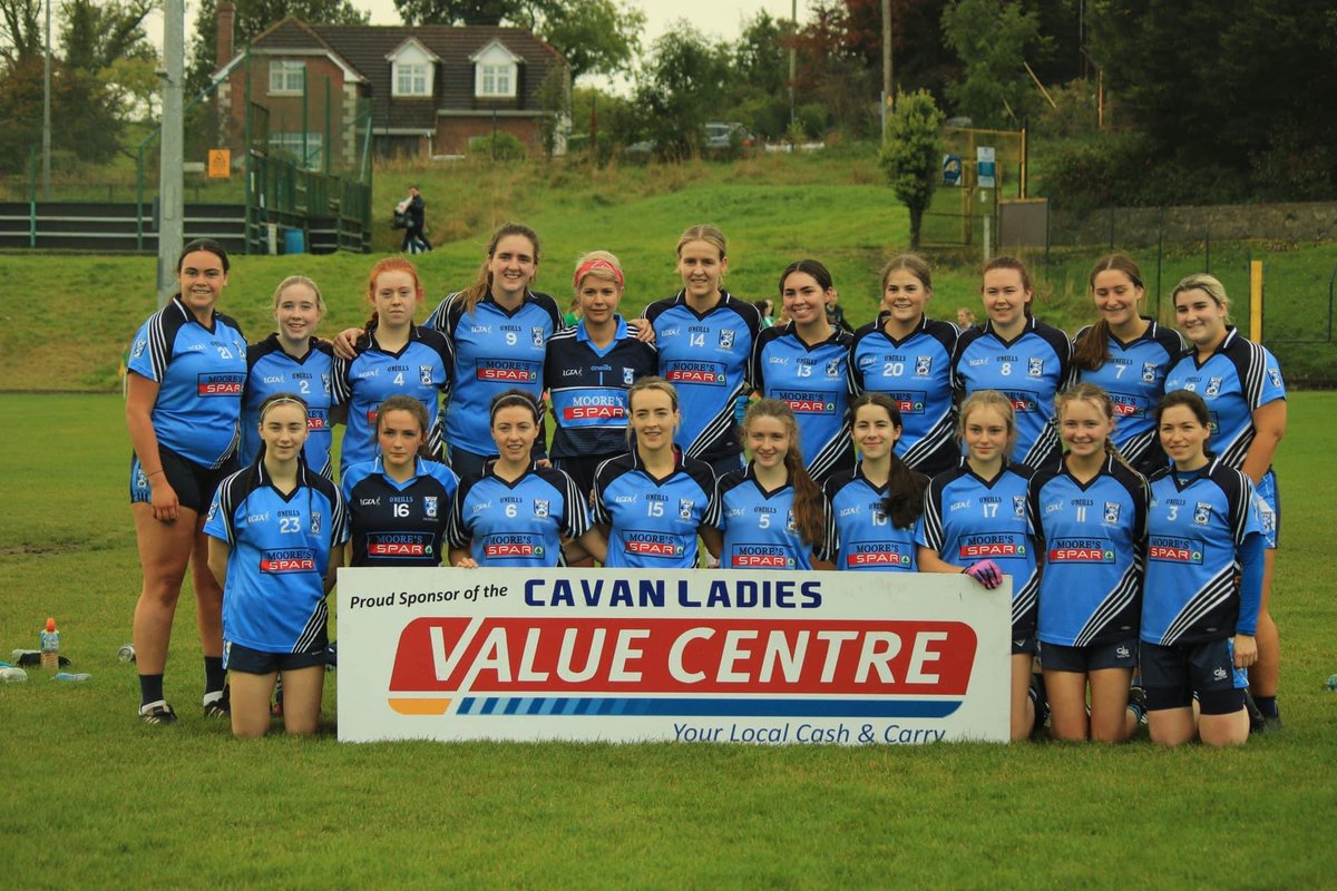 LackenLadies's tweet photo. Valu Centre Junior B Champions 🏆🏆🏆

Full Time 
Lacken B: 5-9(24)
Lurgan B: 3-14(23)

Shoutout to captain Aine Crowe who lifted the cup and well done also to to our fantastic goalkeeper Sinead Kane who received player of the match!

#LackenAbú 

🇧🇼🇧🇼🇧🇼 https://t.co/GfwUqEUOU1
