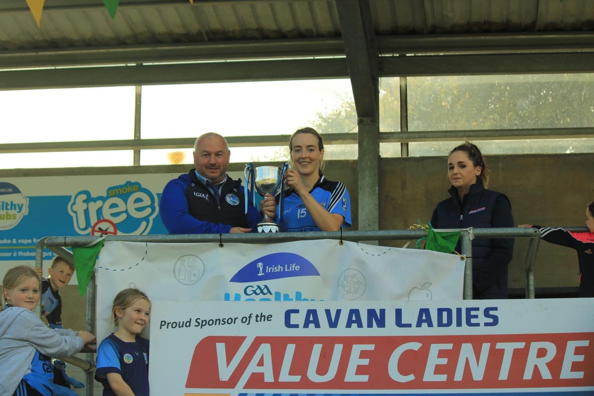 LackenLadies's tweet photo. Valu Centre Junior B Champions 🏆🏆🏆

Full Time 
Lacken B: 5-9(24)
Lurgan B: 3-14(23)

Shoutout to captain Aine Crowe who lifted the cup and well done also to to our fantastic goalkeeper Sinead Kane who received player of the match!

#LackenAbú 

🇧🇼🇧🇼🇧🇼 https://t.co/GfwUqEUOU1