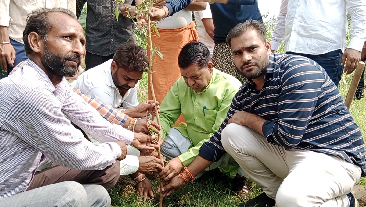 cpsinghlodhibjp's tweet photo. लोकसभा #बुलंदशहर के विधानसभा डिबाई के नरौरा में पौधारोपण किया।
#BulandNaMo
#ModiJiAt72
#SankalpSe100PercentSiddhi बुलंदशहर https://t.co/at7AR46Xql