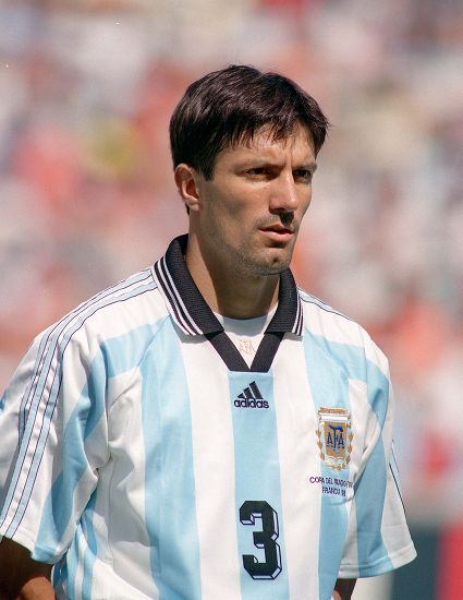 DSportsRadio's tweet photo. #AHORA | 🗣️ José #Chamot, ex jugador de la Selección Argentina 🇦🇷:

💬 "#Bilardo hizo un entrenamiento para que hable. Cada vez que rechazaba me decía que diga 'salimos'".

💬 "Carlos (Bilardo) trabajaba mucho la atención. Eso te podía dejar en cancha o mandarte a casa". https://t.co/fEJ9Wjfmi6