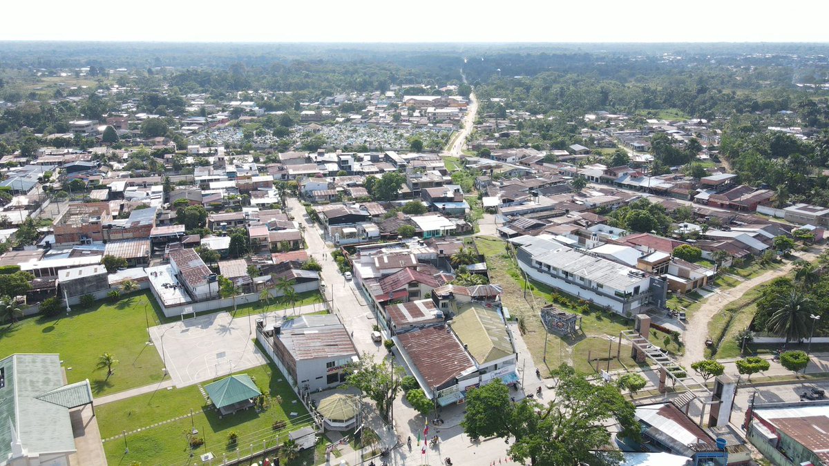 MinAmbienteCo's tweet photo. La Amazonía colombiana es una de las regiones más importantes del país. Ocupa casi la mitad del territorio nacional y alberga una gran diversidad de especies y áreas protegidas. 
¡Hoy, desde Leticia, #AmazonasTienesLaPalabra en los Diálogos Regionales Vinculantes por el ambiente! https://t.co/hYrBZl0SNv