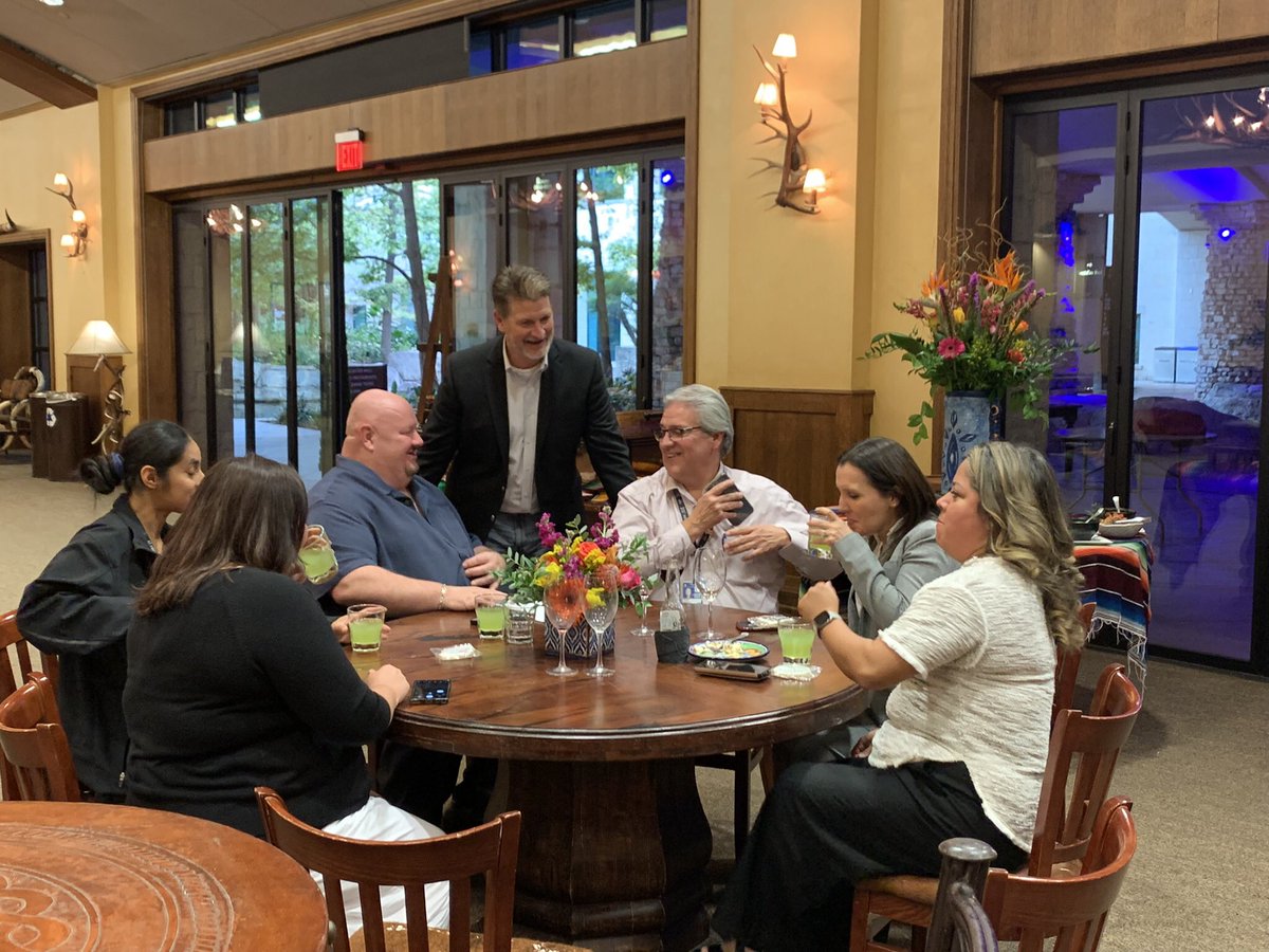 Vanessa Munson tweet media