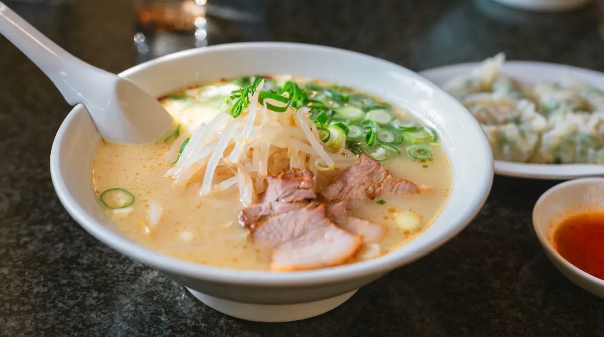 aufildujapon's tweet photo. Rien ne vaut un délicieux plat de Ramen après une longue journée de visites. Et vous, quels sont vos plats japonais préférés ? https://t.co/lvfusCt6Nb
