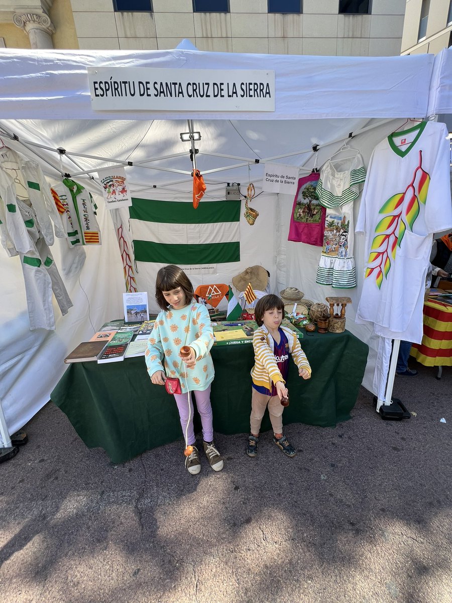 SantaCruzSCZ's tweet photo. Estamos en 8a edición del Mescla’t de #Sabadell, @Aj_Sabadell. Interculturando, mostrando un popurrí de ese rinconcito particular en Bolivia, llamado #SantaCruzSCZ. #IdentidadCruceña #SCZ
#SCZSBD #Mesclat #Mesclat22 #Mesclat2022
#CambalanesTv #CambalanesInterculturalitat https://t.co/CQcKUSLroK