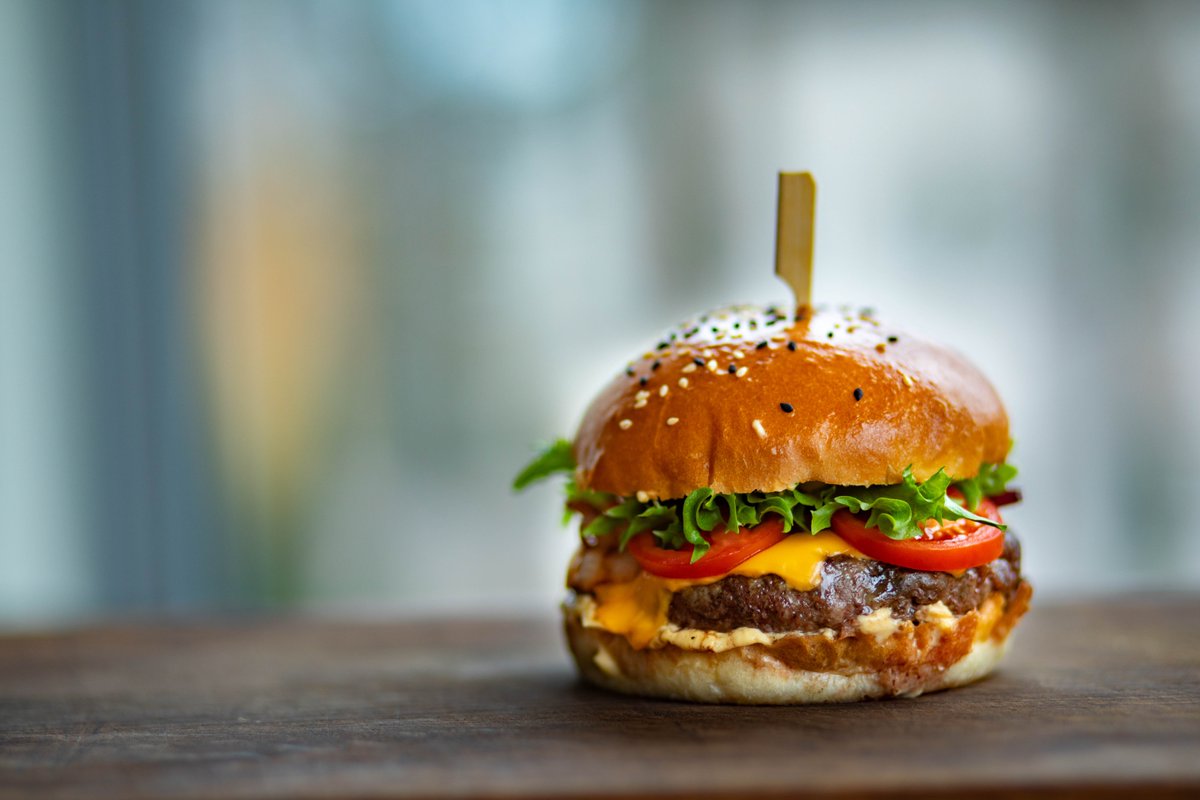 thecarrot118's tweet photo. When mother nature gives you summer in fall, you bet we're going to keep the BBQ fired up! Today's Street Eats menu is a pineapple teriyaki burger made with @YEGSmokedMeats all-beef patties.
#yegfood #localyeg #StreetEats https://t.co/kdV14GsU0F