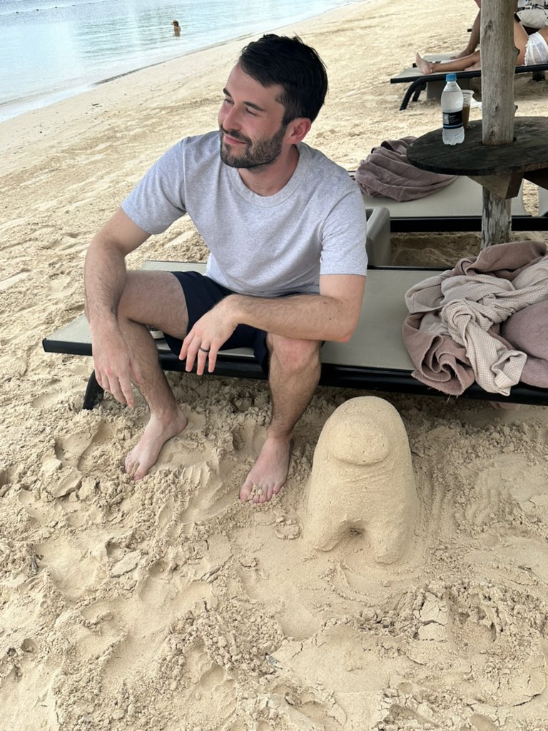 KyleeKupkake's tweet photo. Connor’s new friend looks a lil sus idk https://t.co/lTAsOVsCzP