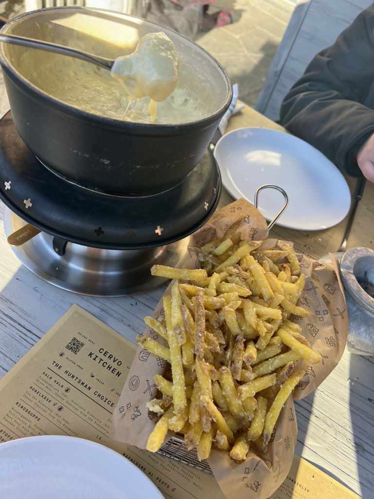 picaocano's tweet photo. contando los días para ir en un día nevado por fondue y papitas con trufa https://t.co/eFDWWyE4cL