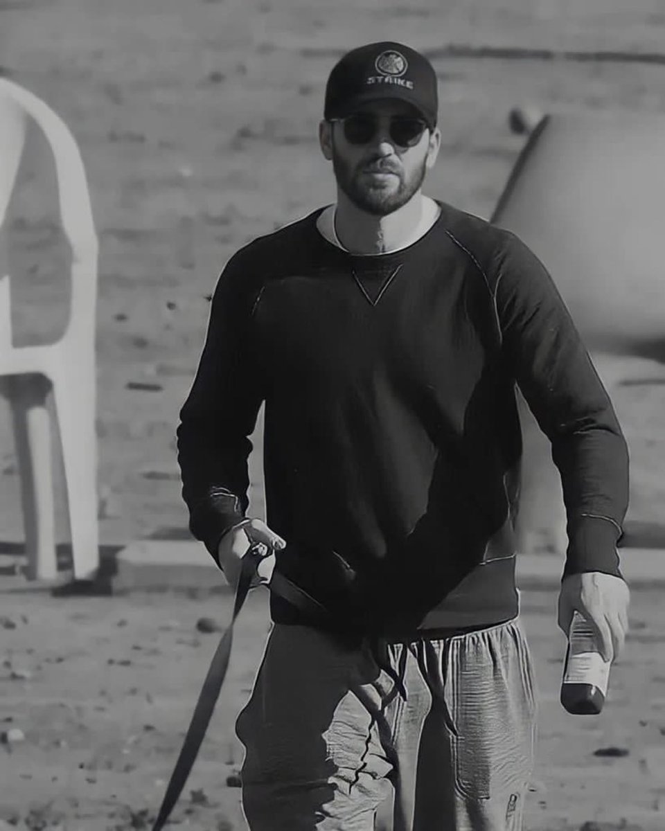 @ChrisEvans_USA 🧢 💙 Dog park disguise 🐶