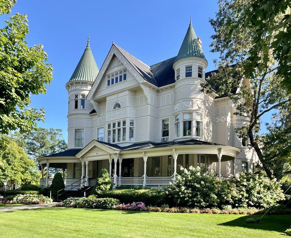 Reynolds-Jonkhoff Funeral Home (1891) Traverse City, MI