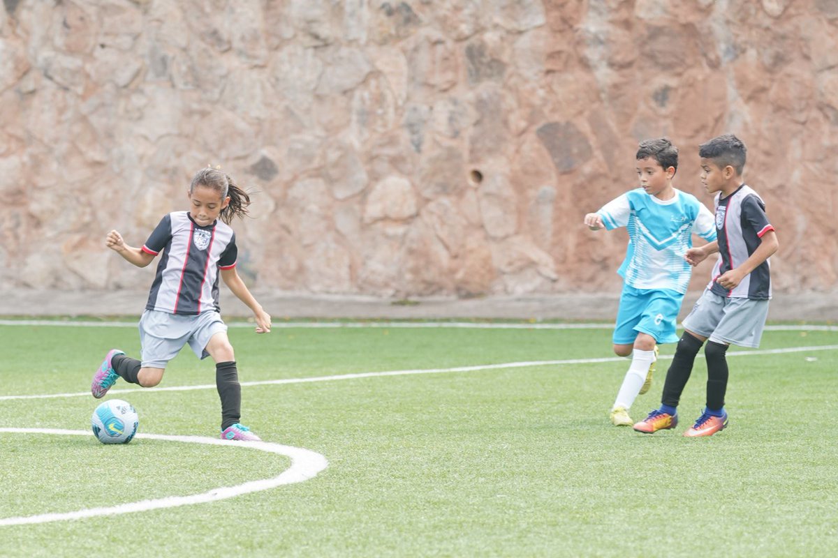 FFH_Honduras's tweet photo. ⚽️Fútbol menor en 🏨 La casa del fútbol @FenafuthOrg .
En el 🏟 Infantil se juega el partido 🐺 #LobosFC 🆚️ #Conapid .
#FútbolHonduras #FENAFUTH https://t.co/QaaioSWRfi