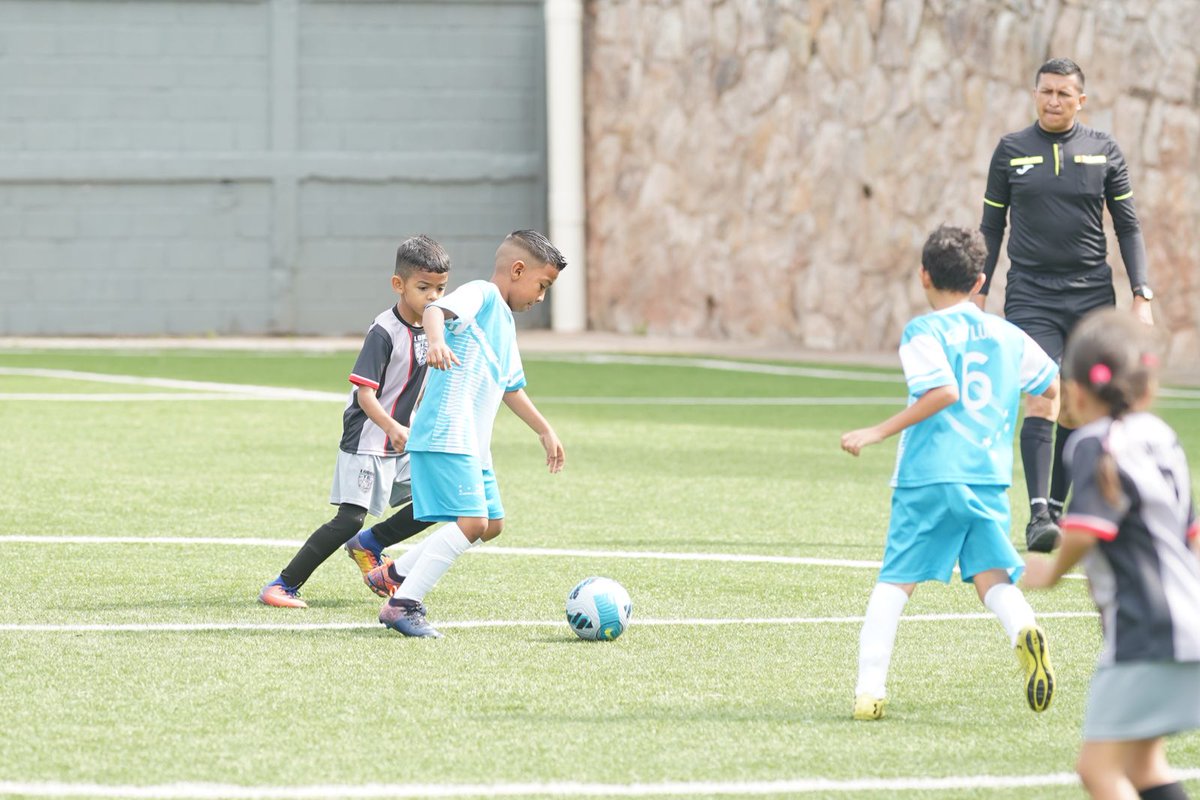FFH_Honduras's tweet photo. ⚽️Fútbol menor en 🏨 La casa del fútbol @FenafuthOrg .
En el 🏟 Infantil se juega el partido 🐺 #LobosFC 🆚️ #Conapid .
#FútbolHonduras #FENAFUTH https://t.co/QaaioSWRfi