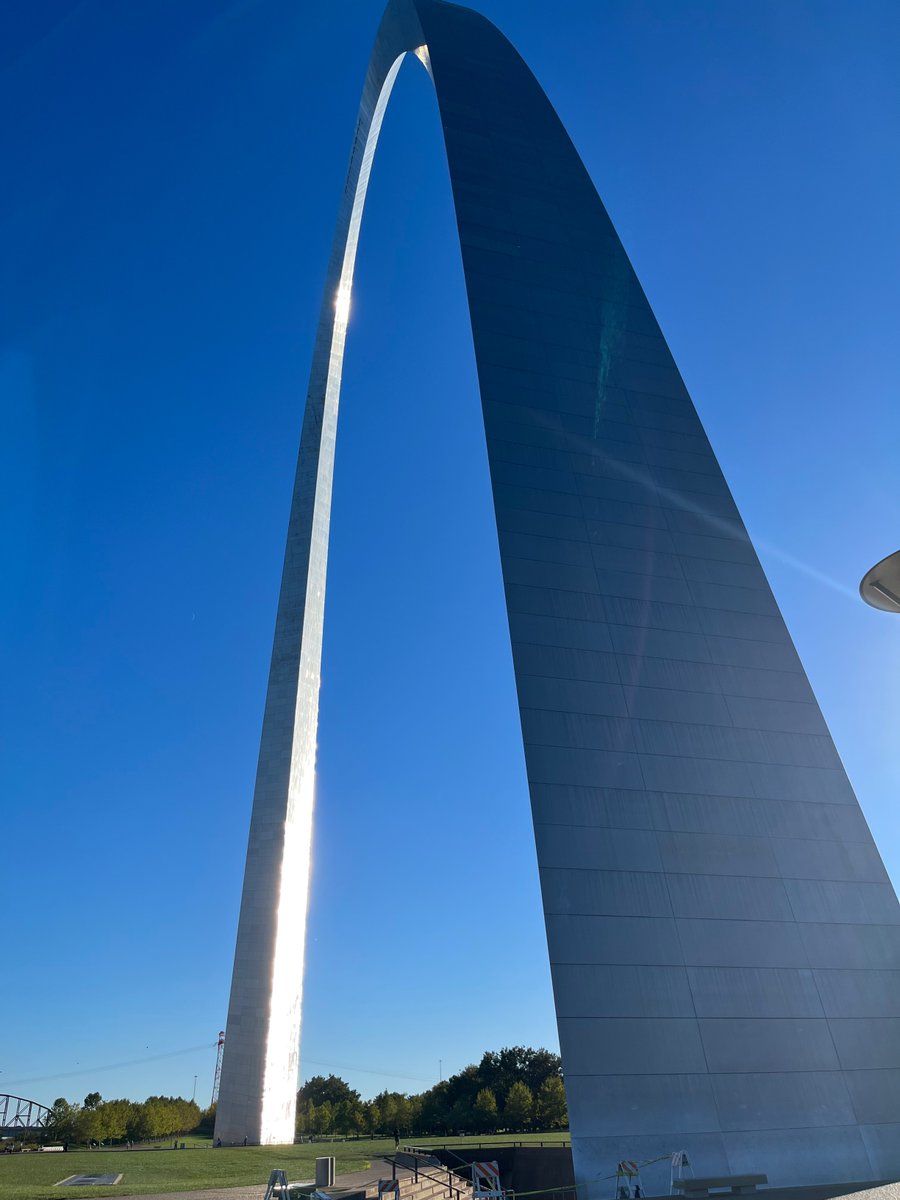 SRCDtweets's tweet photo. #HolisticDevScience attendees: conclude your day full of engaging sessions by visiting the Gateway Arch! Check it out: https://t.co/6UsjRk5zwd https://t.co/Wc5sr4DjsZ