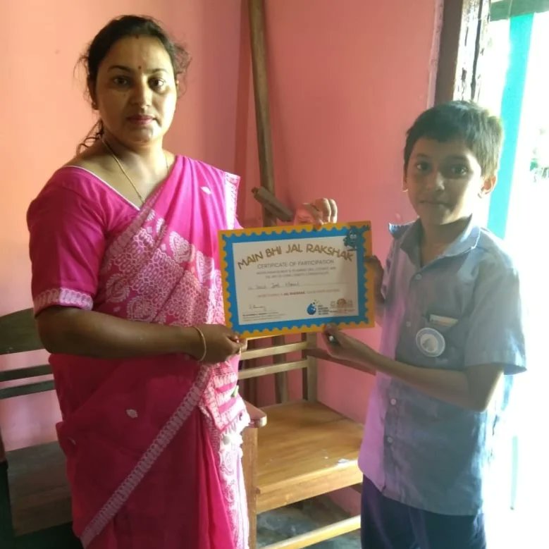 SriSriRDP's tweet photo. #MeragarhNarayanDevHSSchool, #Jorhat District, #Assam students became the new #jalrakshaks with 100 of them participating eagerly in the #MainBhiJalRakshak Campaign jointly undertaken by @WMPSC & #SSRDP Trust to commemorate the#azadikaamritmahotsav2022. #75schools, #MoSDE https://t.co/0Skm5PQBnw
