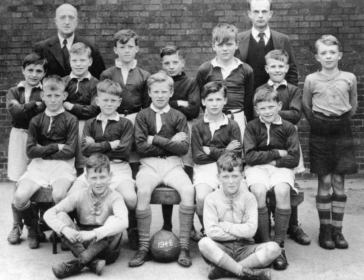 Happy Birthday to the great Duncan Edwards. Seen here about 12 I believe. 