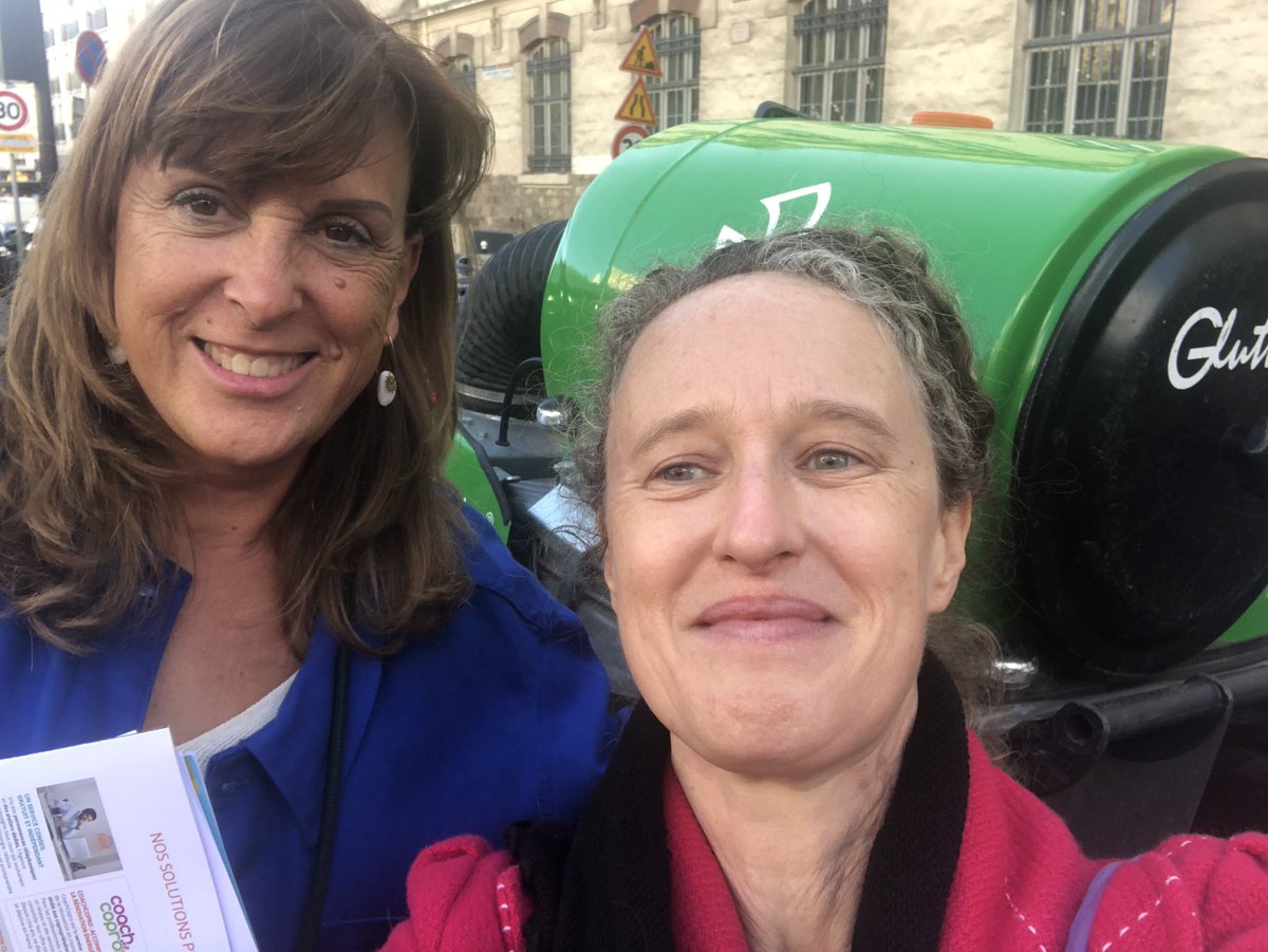 cbrossel's tweet photo. Rencontre impromptue de deux adjointes en charge de la #propreté et de la réduction des #déchets . 
(Et photo devant le glutton 😉)
Cc @Anne_Hidalgo @BenoitPayan https://t.co/ayRnQCYHl9