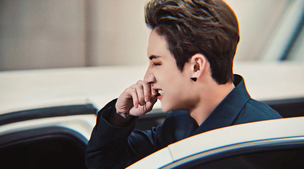 skzshots's tweet photo. Give Me Your TMI - Bang Chan https://t.co/Pq39uGWAhp