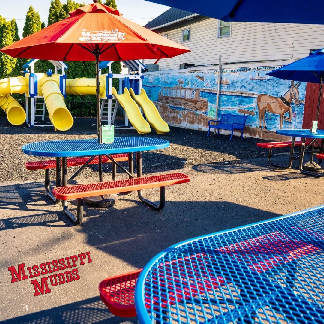 mississippimudd's tweet photo. Tomorrow is our last day of the 2022 season! Join us to enjoy delicious food and a great view one final time! 

#ATreatToComeAndEat #NiagaraRiver #MississippiMudds https://t.co/JoClAky65g