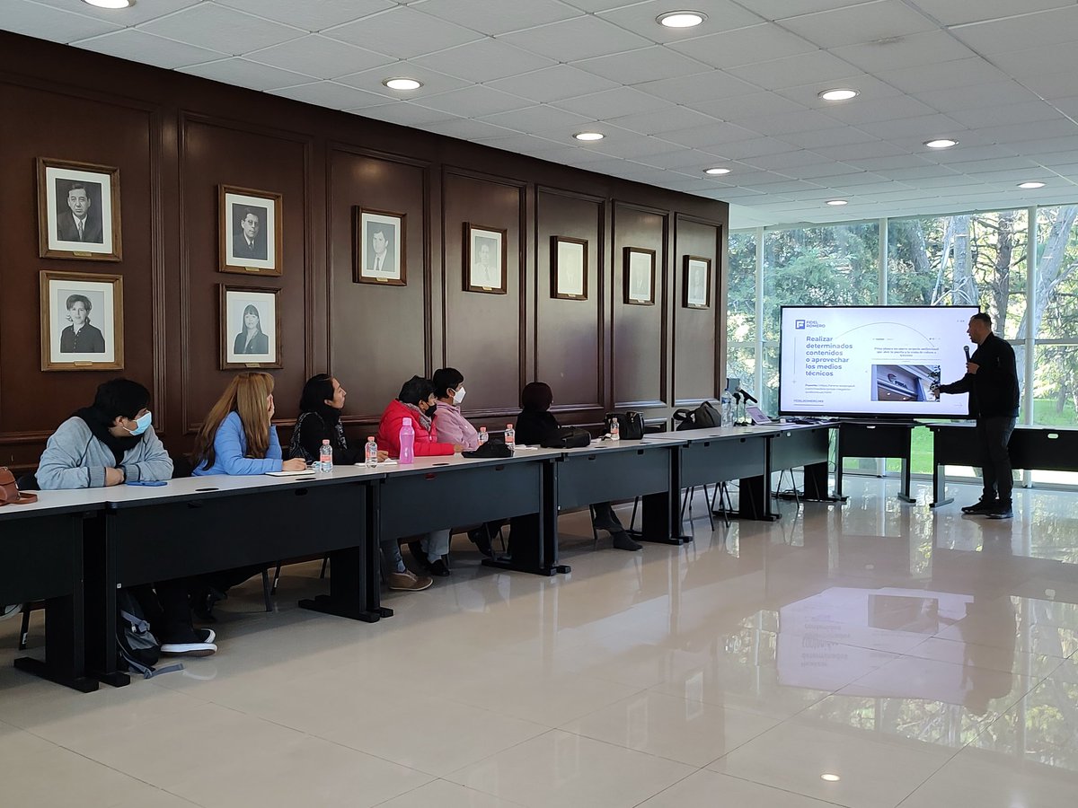 RJoyaC's tweet photo. #FelizSábado en #TallerPeriodismo aprendiendo sobre las herramientas para el periodismo móvil con @fidelromero_mx
En @FcypysUaemex con apoyo de la #APVT y @DGCU_UAEMex
🤓✍🏽🗒️🎤🎧📺📻🎚️📱💻 https://t.co/l99kRZJCbr