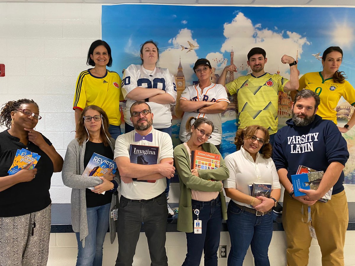 knight_frau's tweet photo. Spirit week @Lightridge_LCPS. 100% participation from @lightridge_wl department.                                            Harley vs Hurley                                         Jocks vs Nerds                                               1960s https://t.co/0XZEgNXwOt