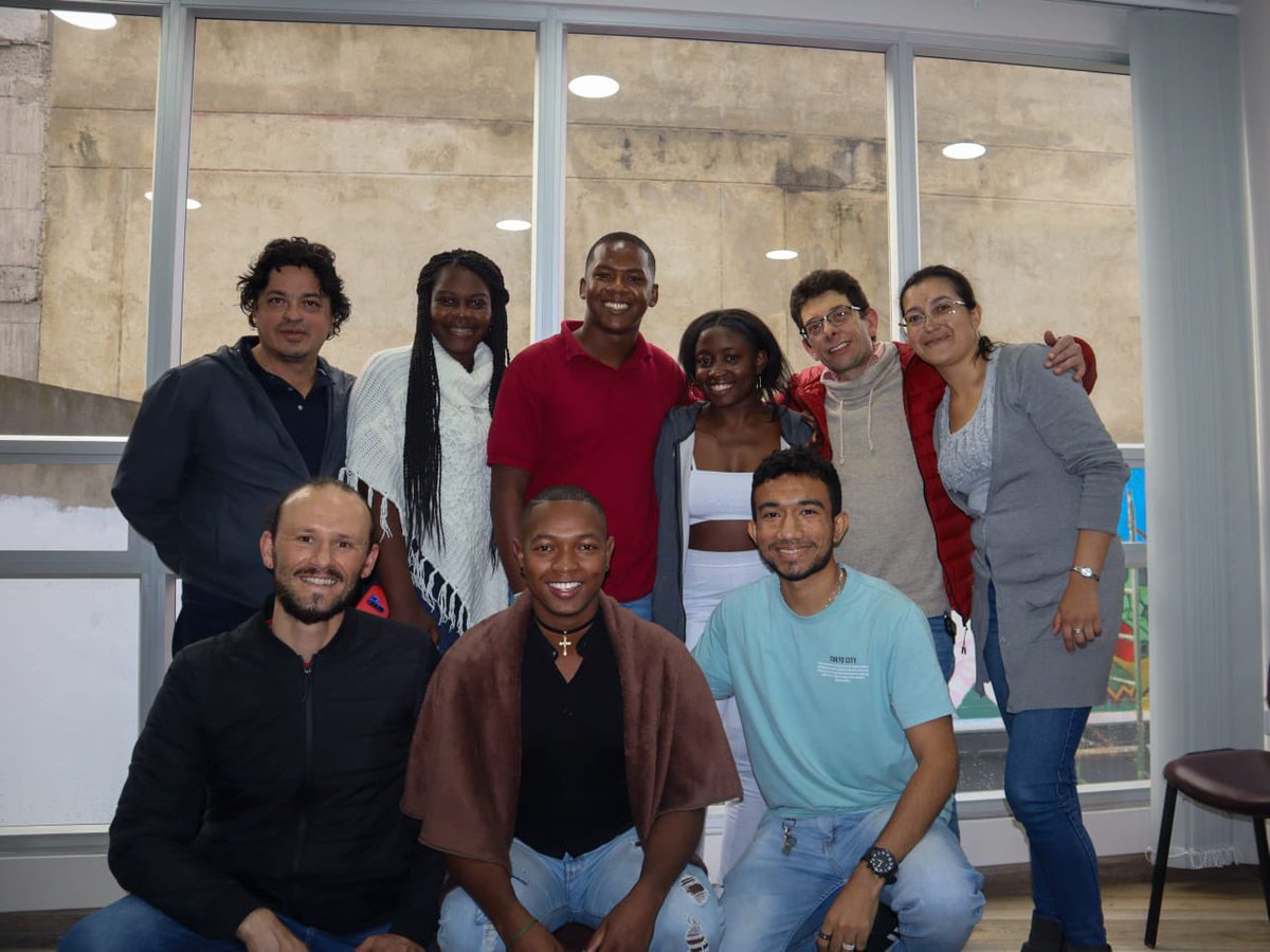 TdHSColombia's tweet photo. 🇨🇴🇨🇭📣 #TdHSuisse #REDJUVIS Llevamos a cabo encuentro y empalme de Representantes de Colombia al Consejo Internacional de TdHSuisse. Actualizamos Plan de Acción,líneas de acompañamiento,material e insumos para próximas campañas en líneas de #Educación #Protección #Participación https://t.co/dFn94h0rSP