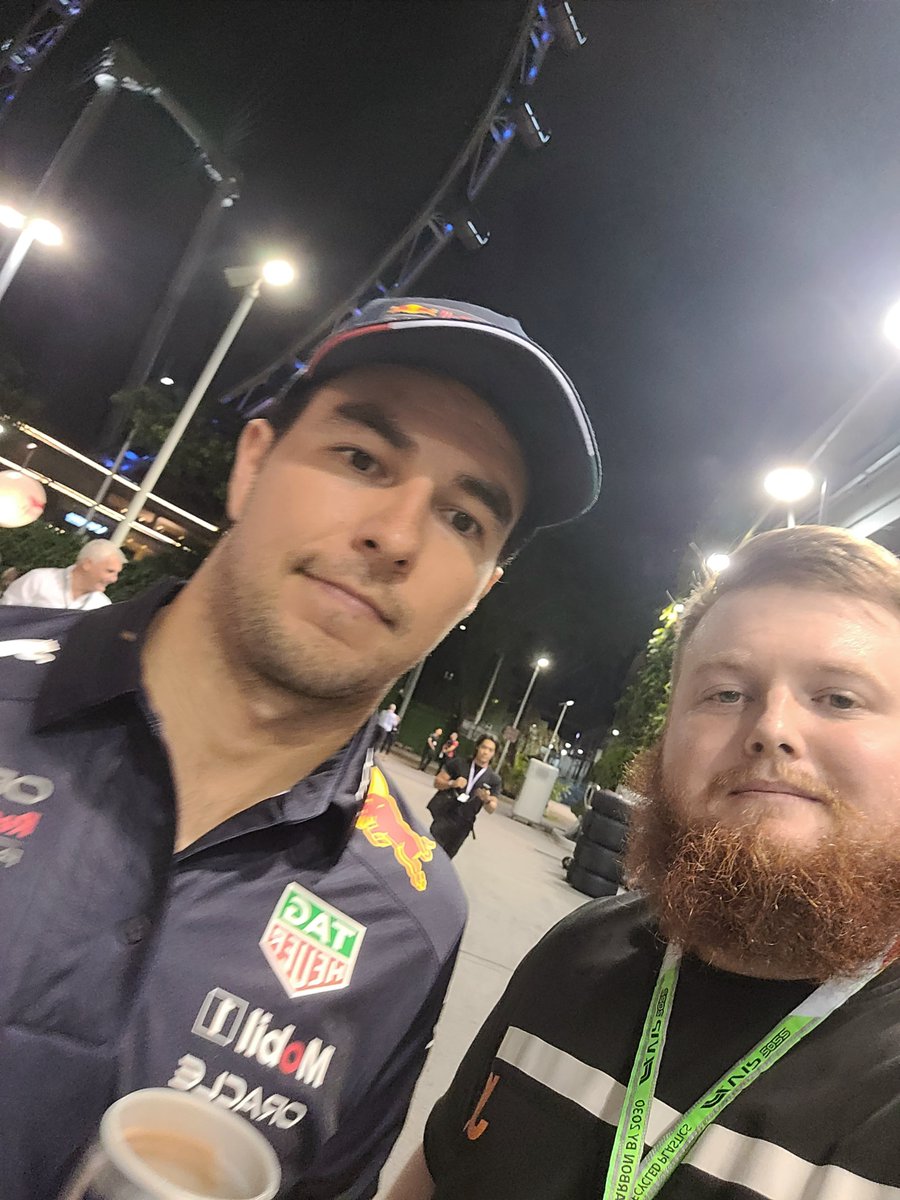 Customzz tweet media