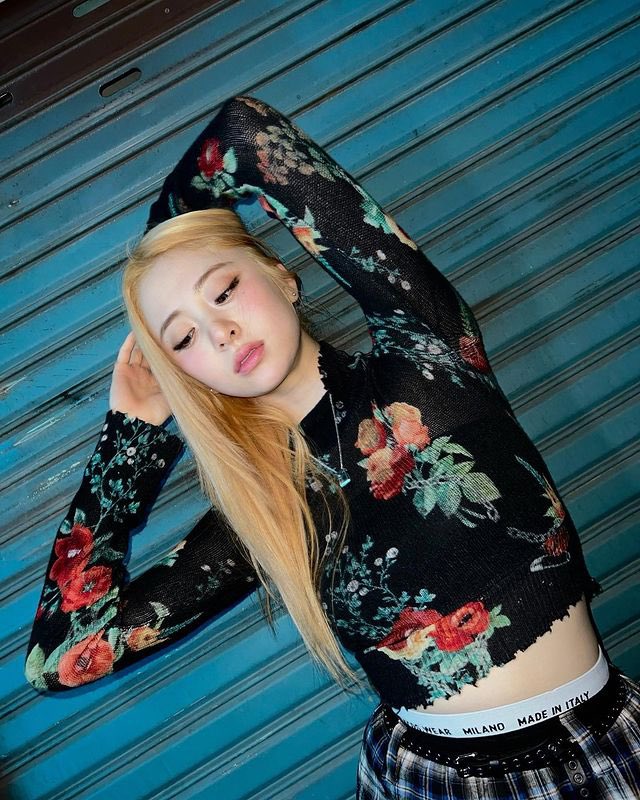 lesserafimpics_'s tweet photo. yunjin instagram update https://t.co/Awe9kLLRVc